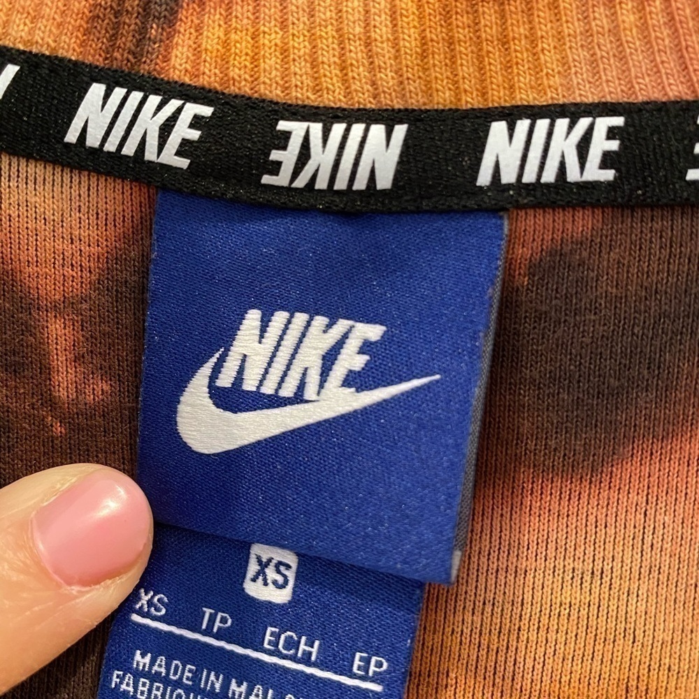 8 Items For Only $30 π₯ Nike Orange and Black Tie-Dye Zip-Up Hoodie - Picture 5 of 8